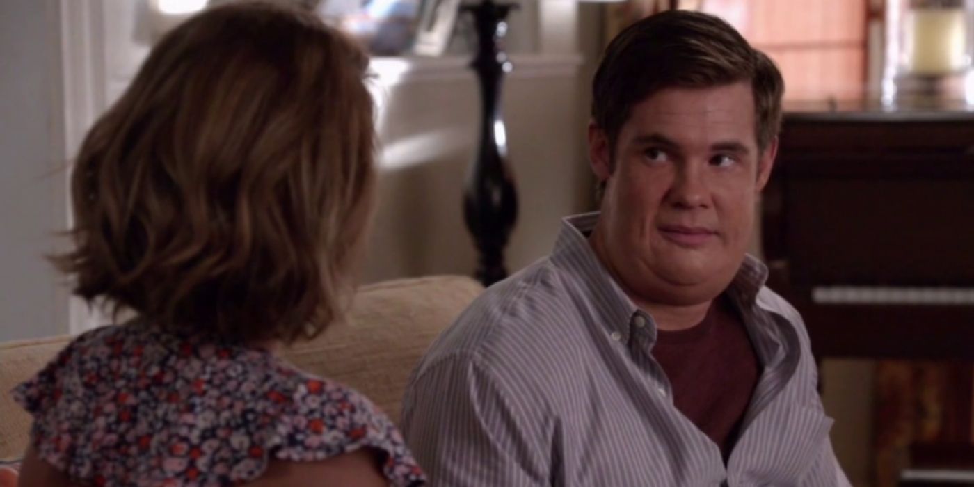 Andy and Haley have a heart to heart at home on Modern Family
