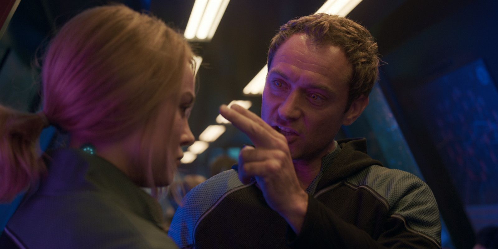 Captain Marvel Jude Law Yon-Rogg Points At Carol Danvers