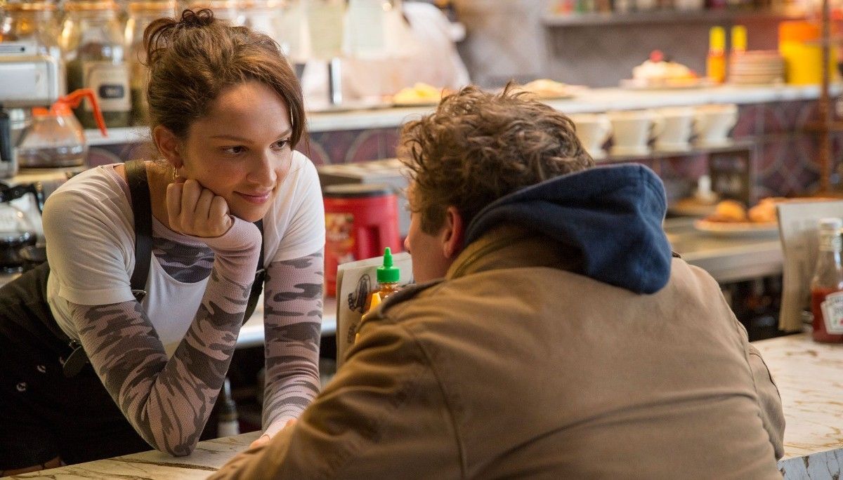 Sierra leaning over a counter talking to Lip in Shameless