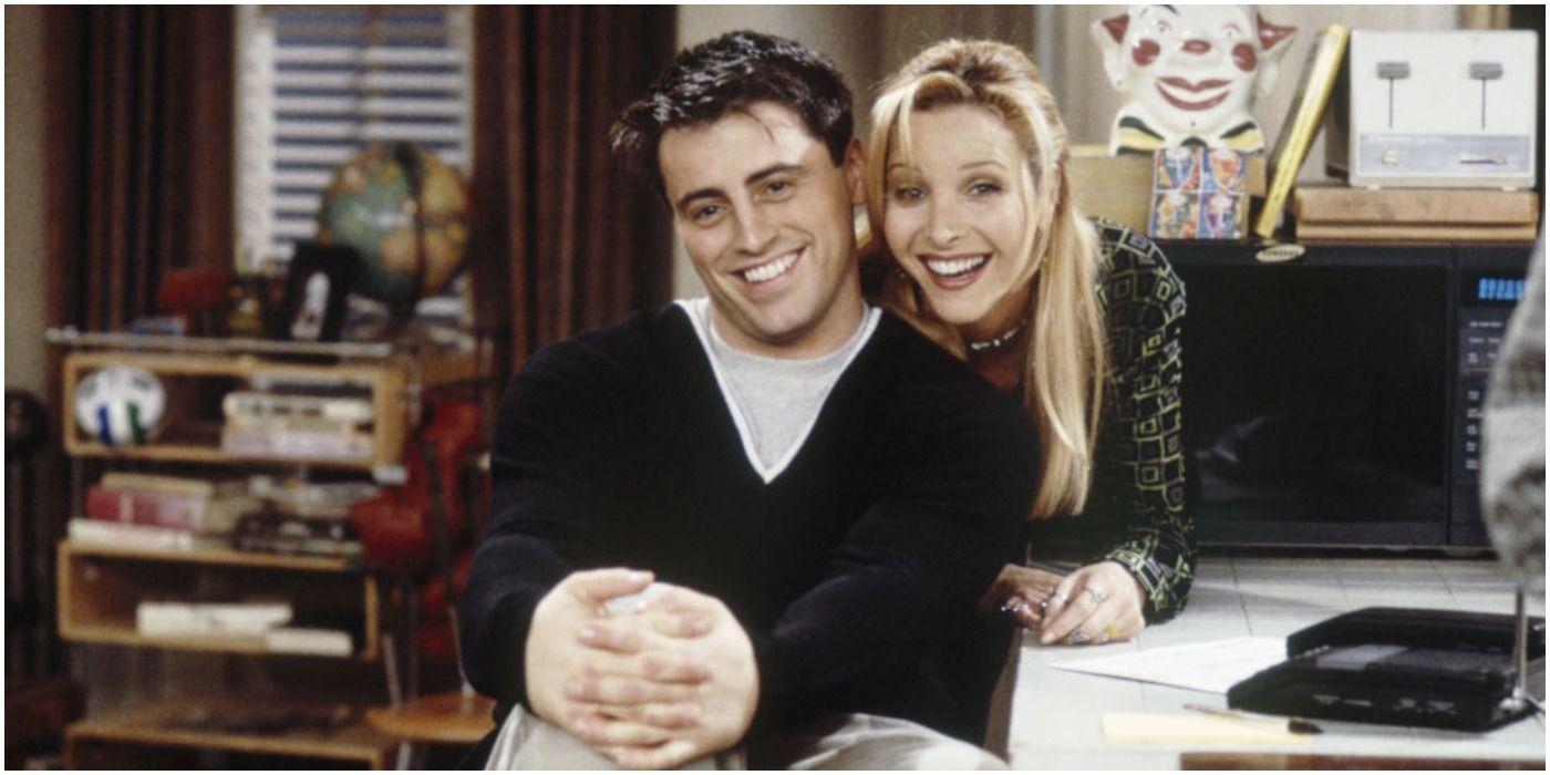 Lisa Kudrow and Matt LeBlanc pose together in behind the scenes footage of Friends