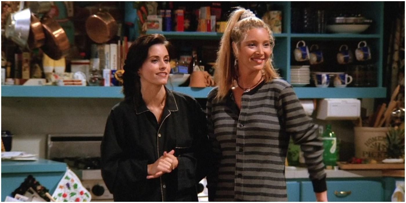 Lisa Kudrow as Phoebe and Coutney Cox as Monica in Friends, massage