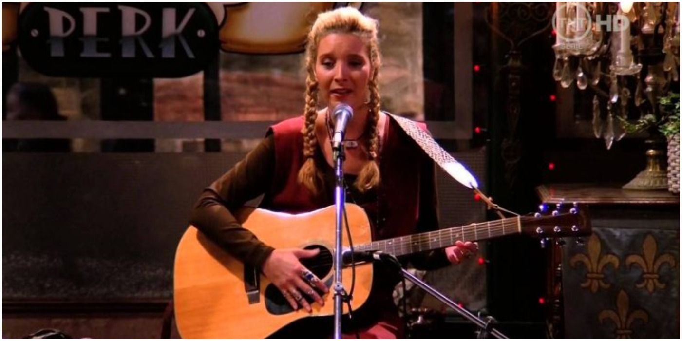 Lisa Kudrow as Phoebe in Friends, playing in Central Perk