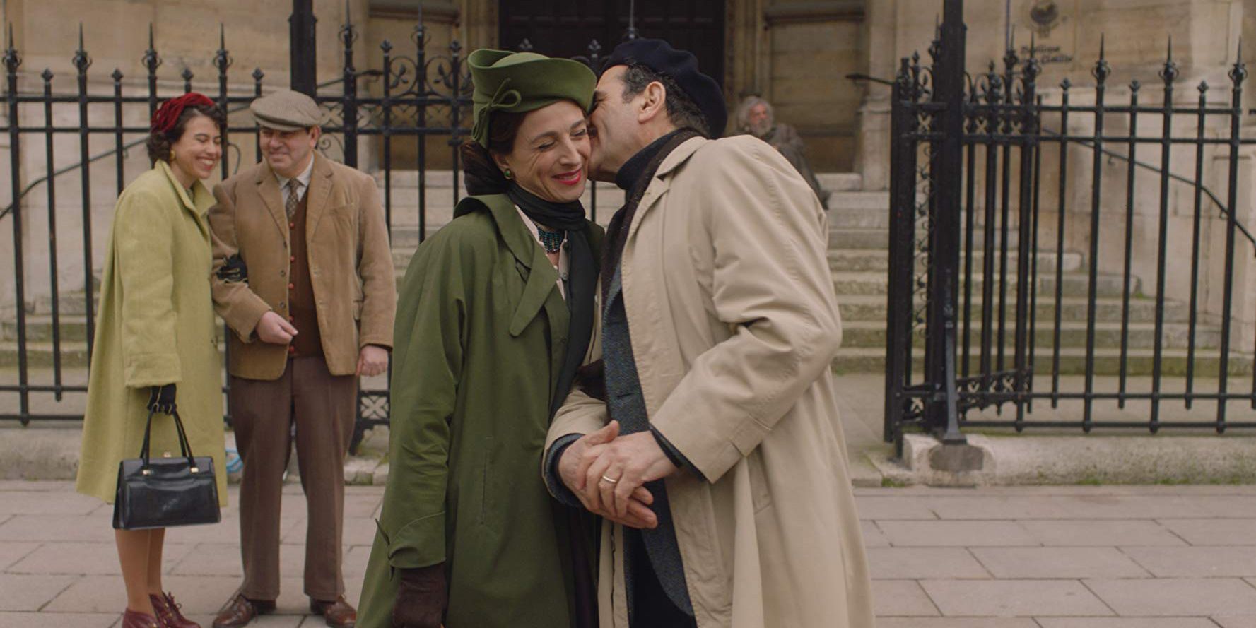 Rose and Abe in the streets of Paris in The Marvelous Mrs. Maisel.