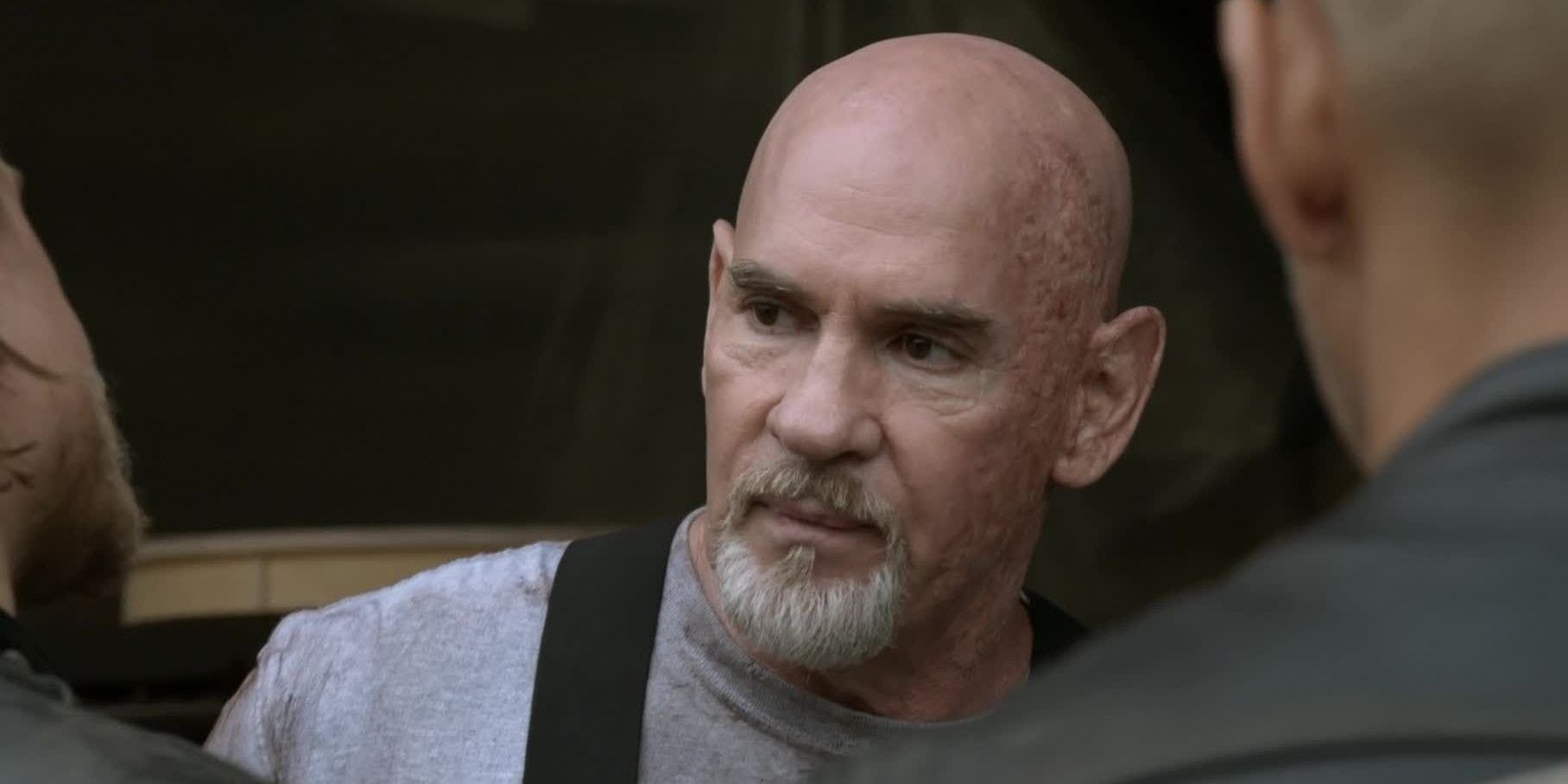 Ernest Darby talking to someone in Sons of Anarchy.