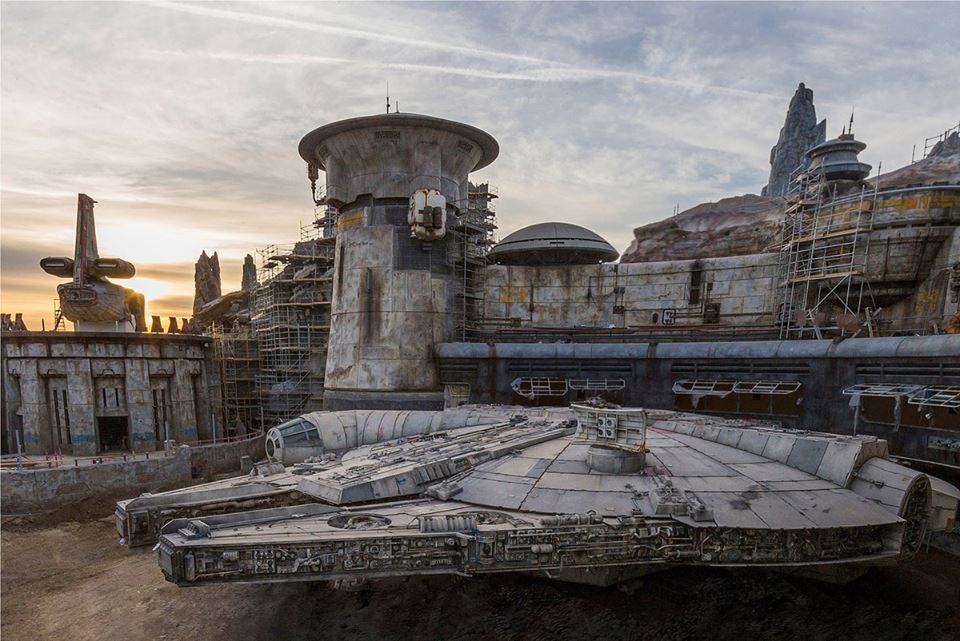 Star Wars Galaxy&rsquo;s Edge Millennium Falcon