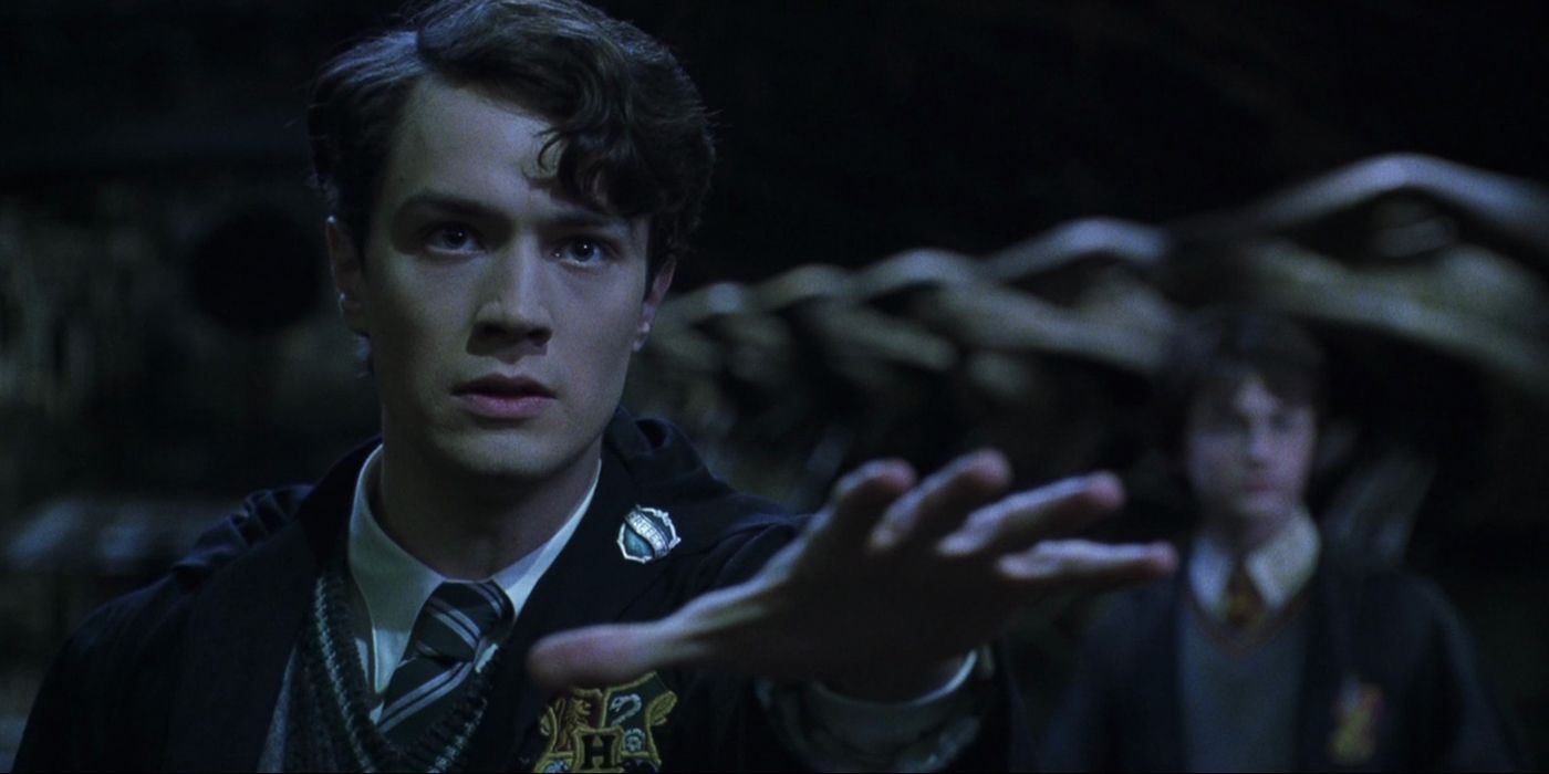 Tom Riddle vendo seu papel como Voldemort.