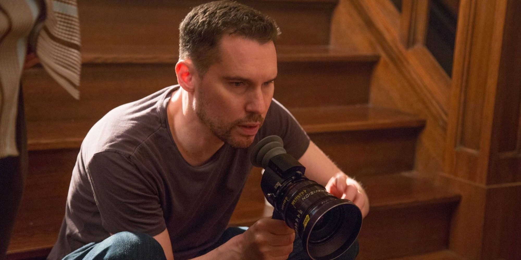 Director Bryan Singer setting up a shot