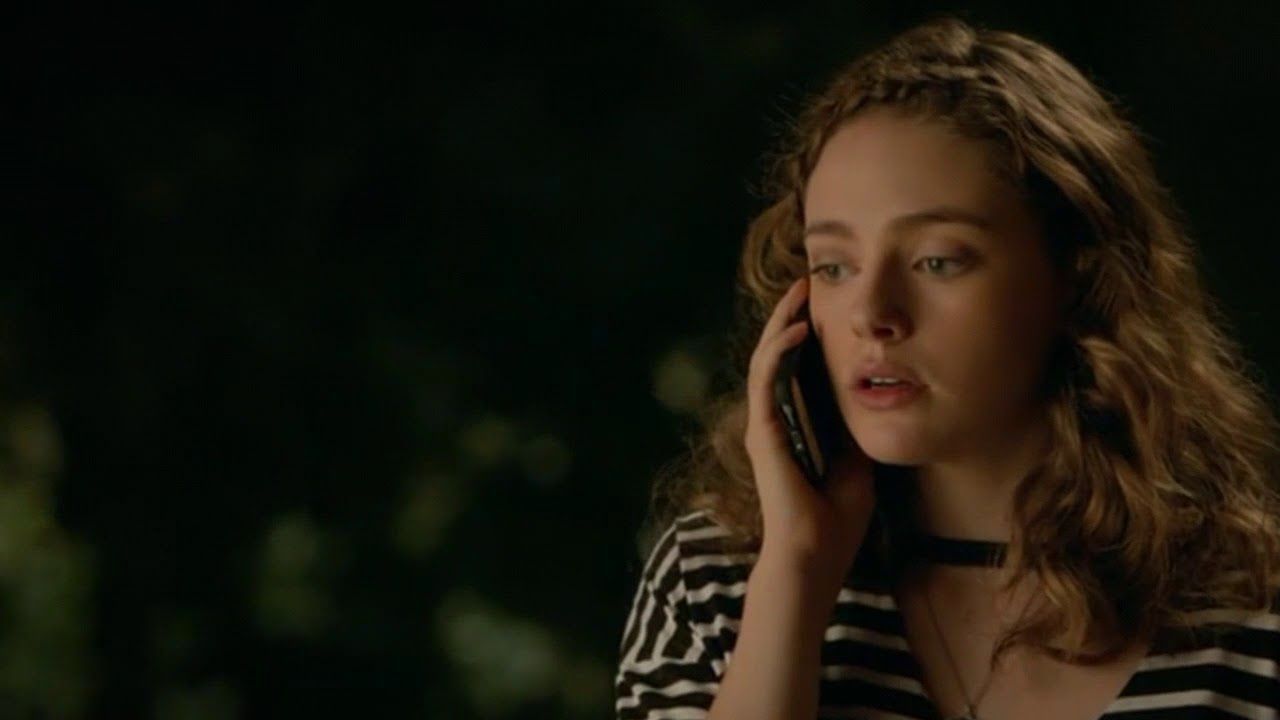 Hope Mikaelson on the phone in The Originals