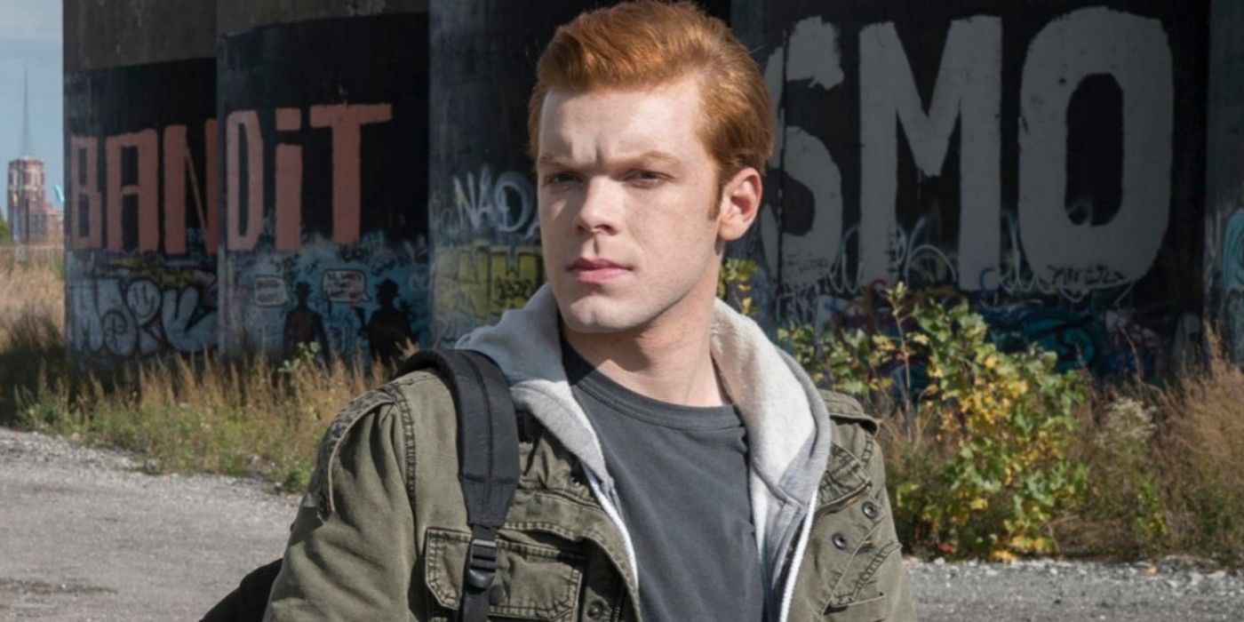 Ian Gallagher frowning and looking for something in Shameless