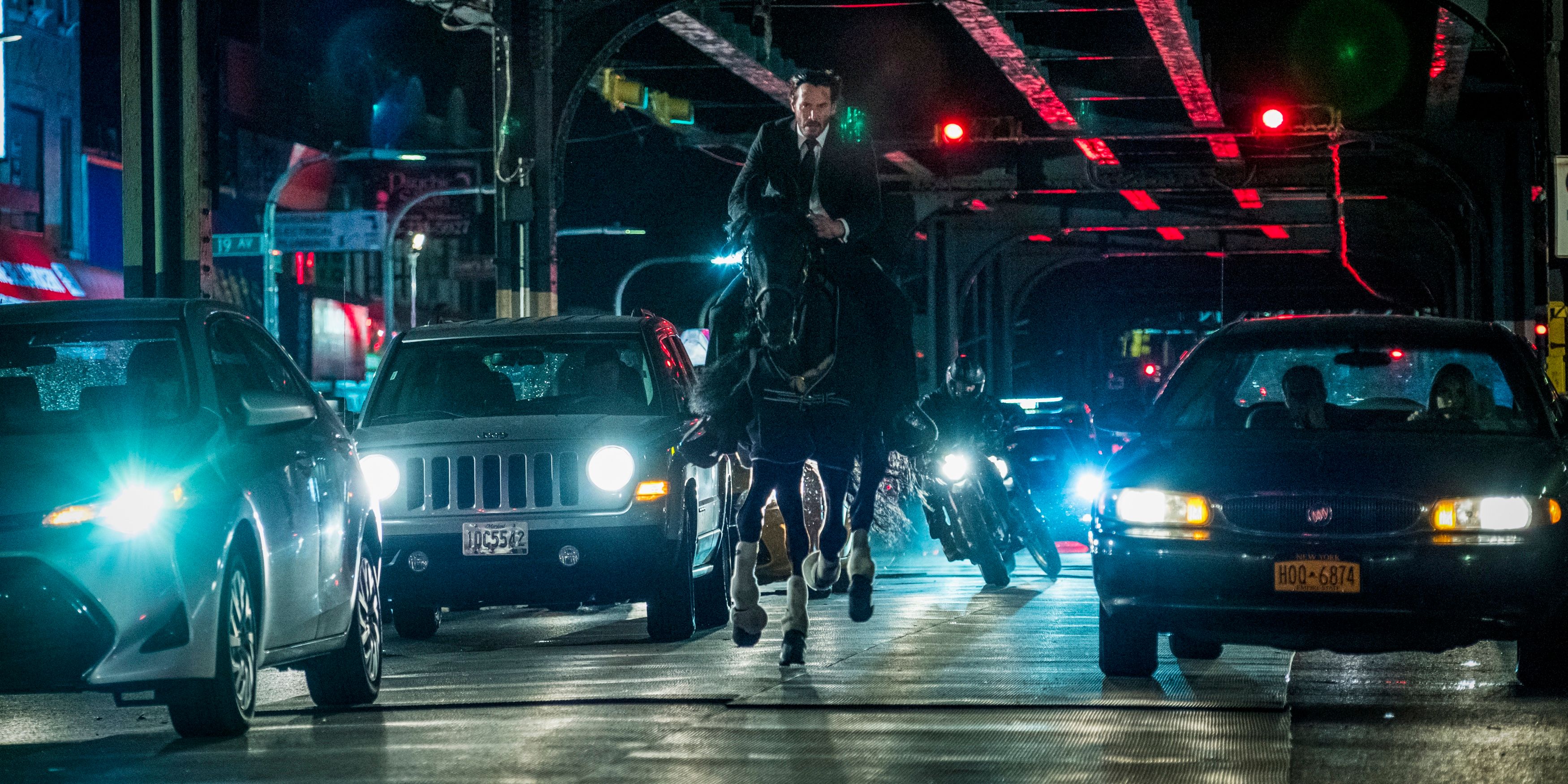 Keanu Reeves 10 mejores acrobacias de John Wick, clasificadas