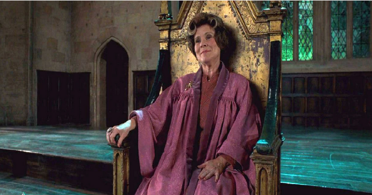Umbridge-in-a-Chair.png (740×389)