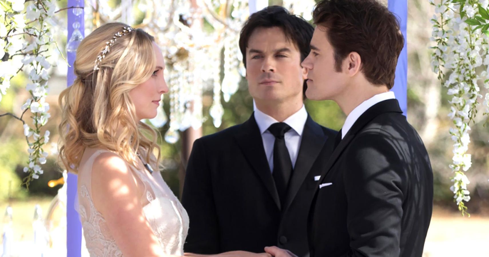 10 Plot Twists That Hurt The Vampire Diaries (And 10 That Saved It)