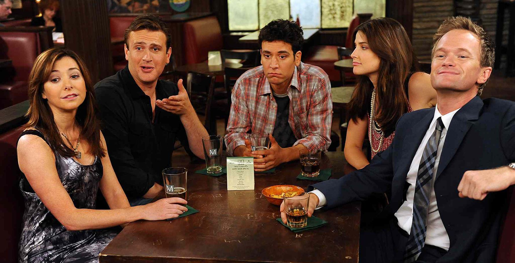 The How I Met Your Mother cast at the pub.