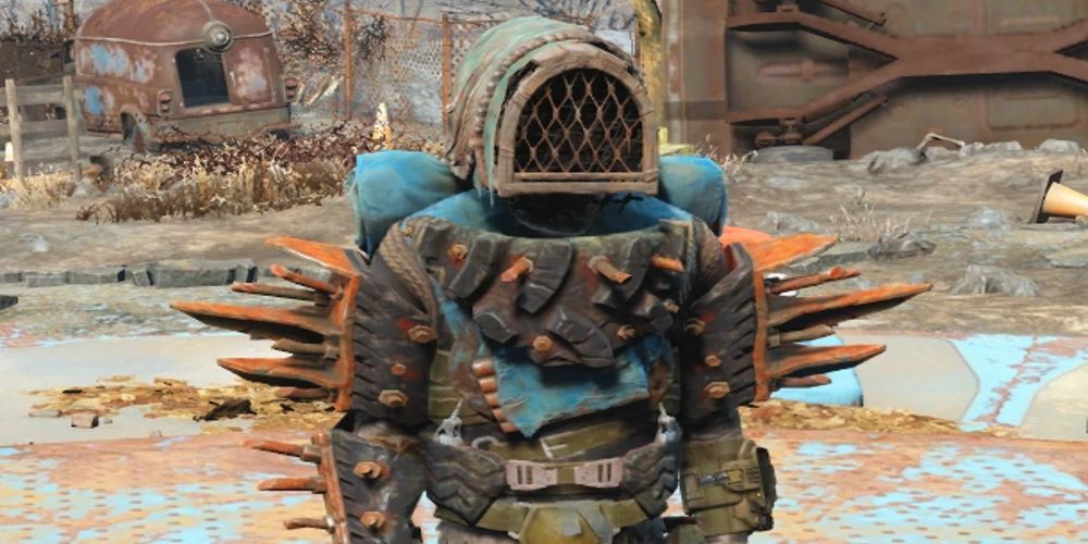 A player wearing the Heavy Trapper Armor with a grated helmet and spiked pauldrons in Fallout 4.
