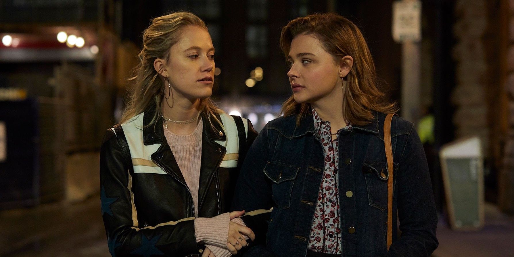 Maika Monroe and Chloe Grace Moretz in Greta