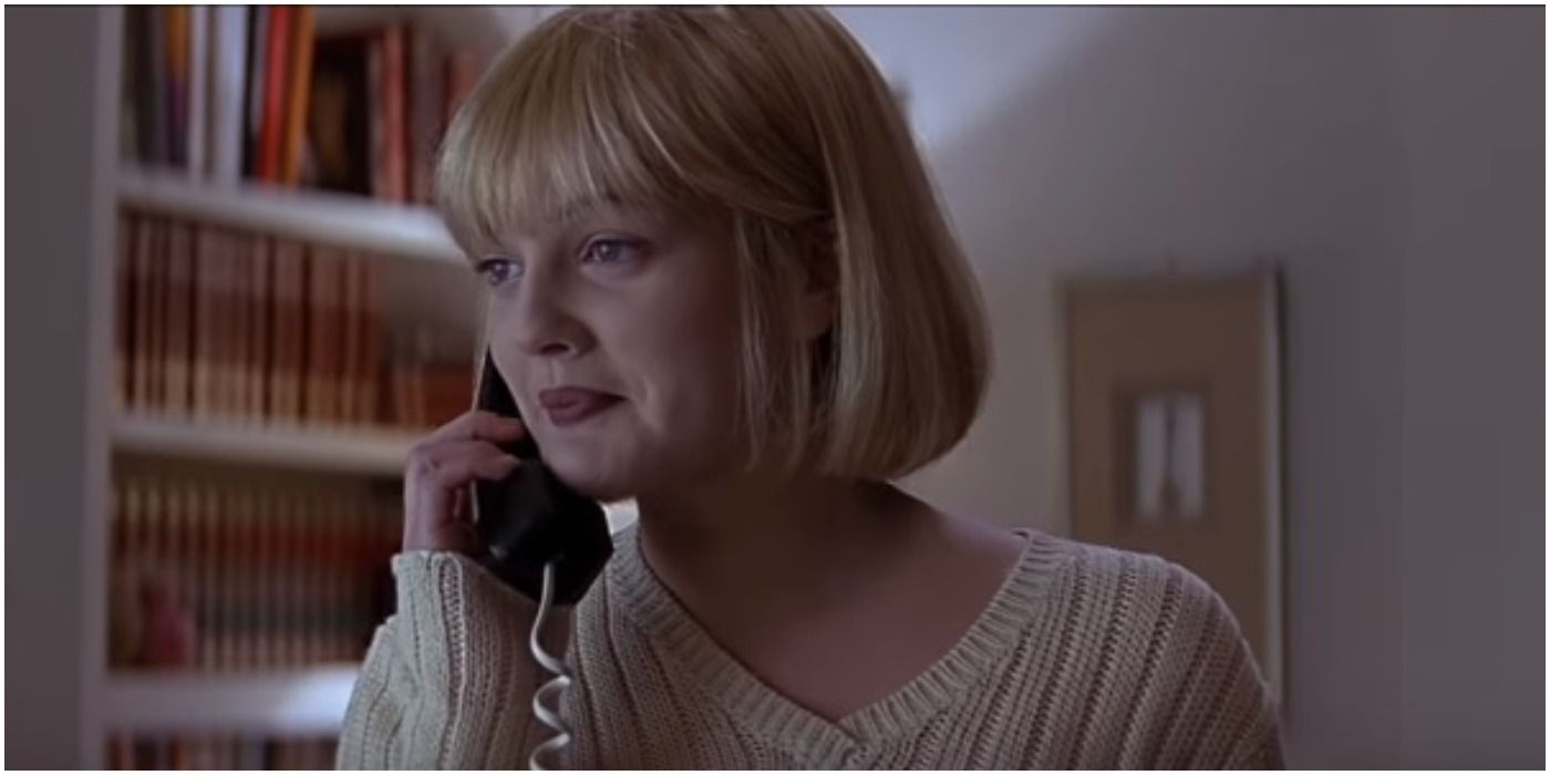 Drew Barrymore on the phone in Scream