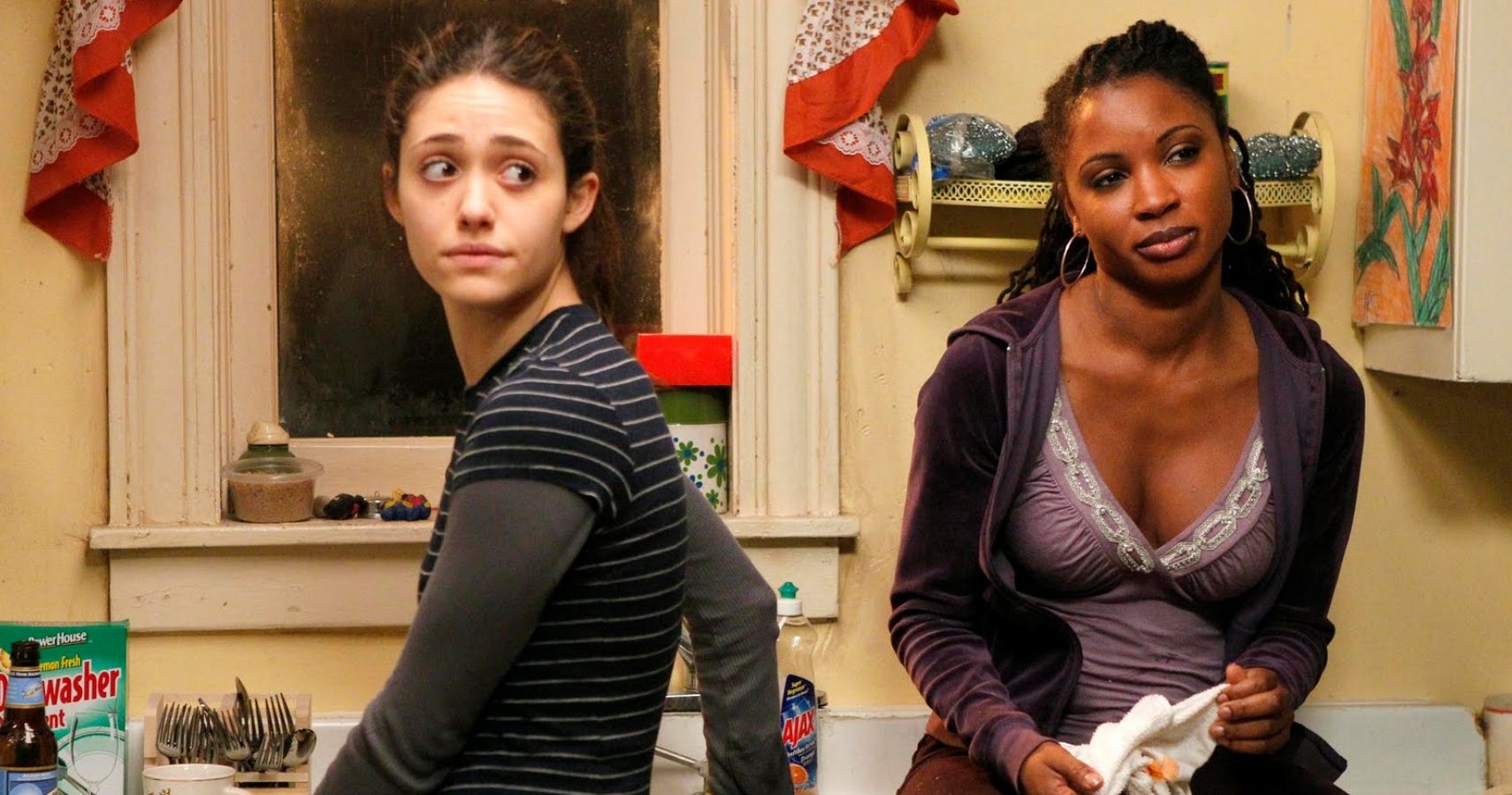 Shameless UK vs Shameless US: The 10 Biggest Differences (2022) Shameless UK vs Shameless US: The 10 Biggest Differences (2022)