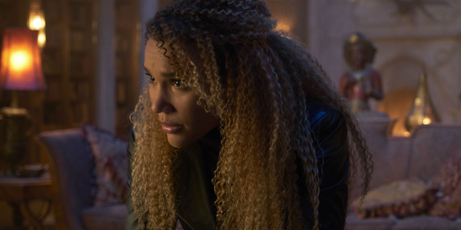 Emmy Raver-Lampman as Allison Hargreeves leaning over and looking worried in The Umbrella Academy