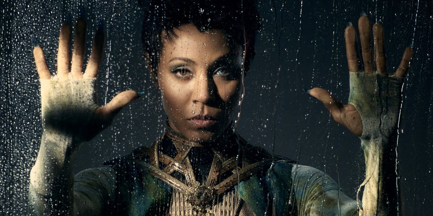 Fish Mooney raising her hands in Gotham