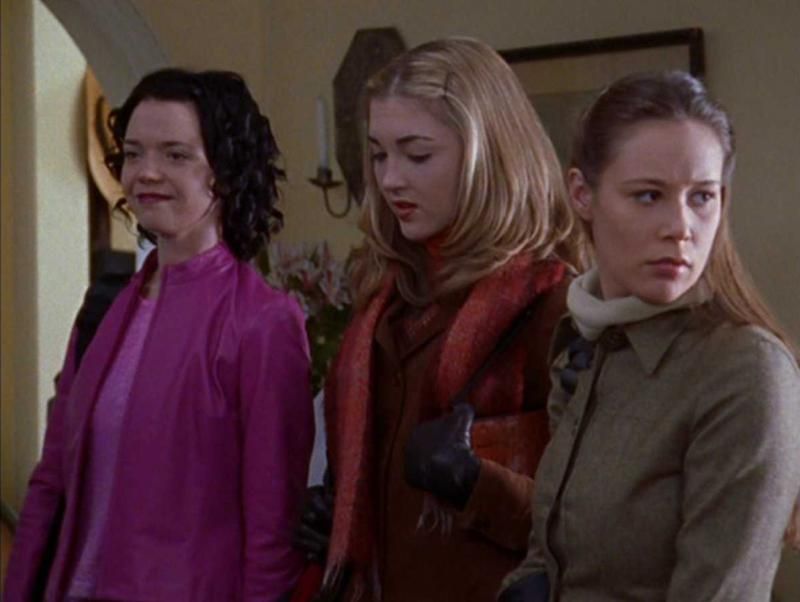 8 Pop Culture References On Gilmore Girls You Might Have Missed