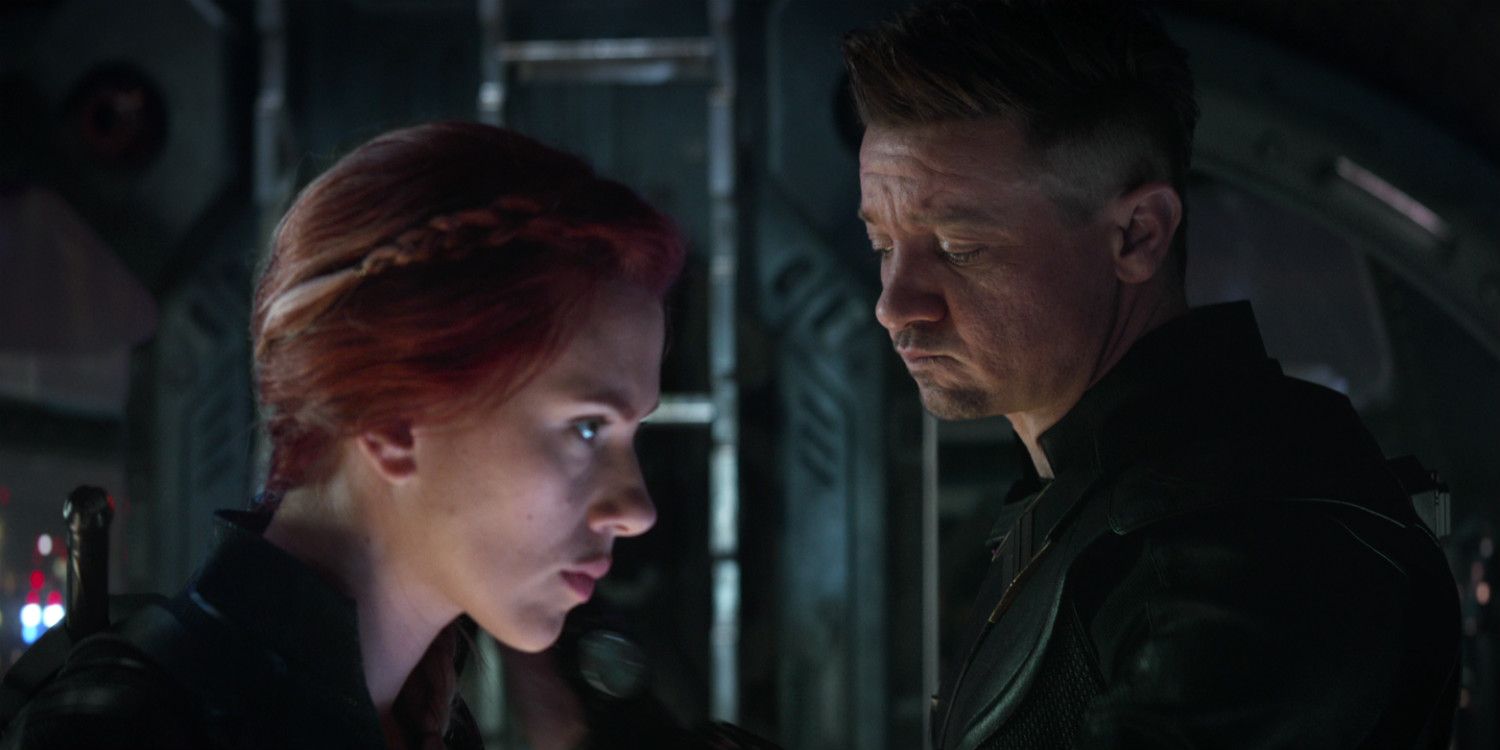 Hawkeye and Black Widow in the space ship in Avengers: Endgame