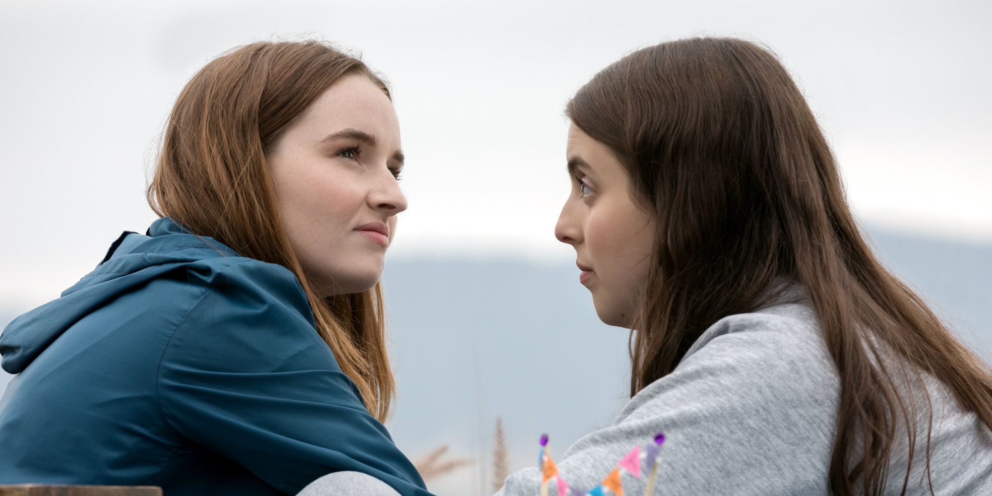 Amy and Molly talk outside in Booksmart