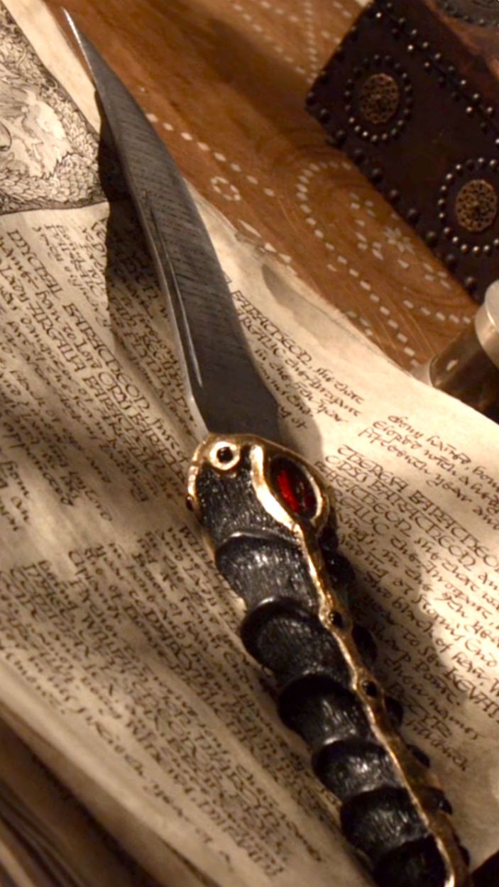 Game of Thrones Valyrian Dagger Vertical