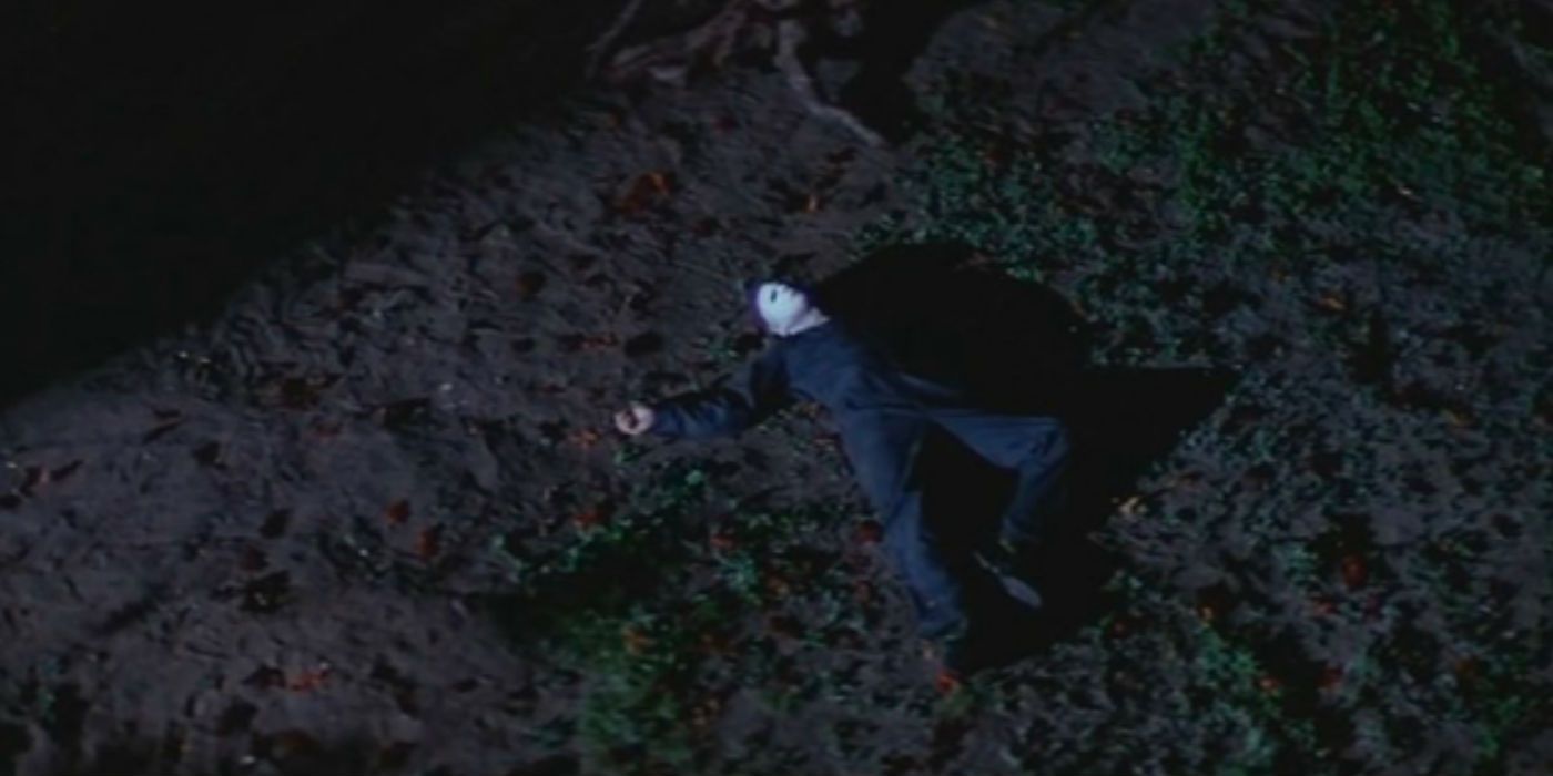 Michael Myers lying on the ground at the end of Halloween 1978