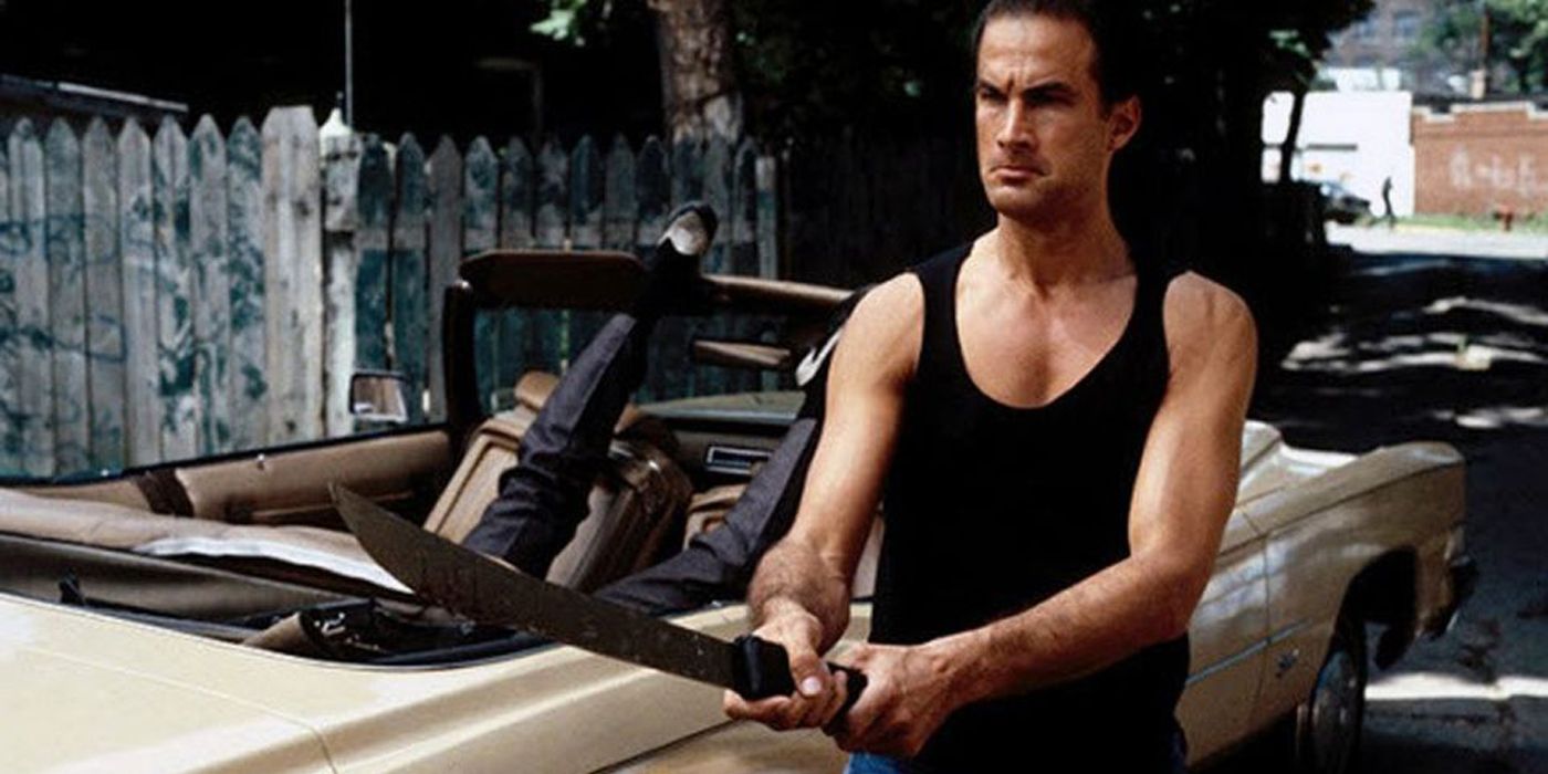 Nico combatte con un machete in Above the Law.