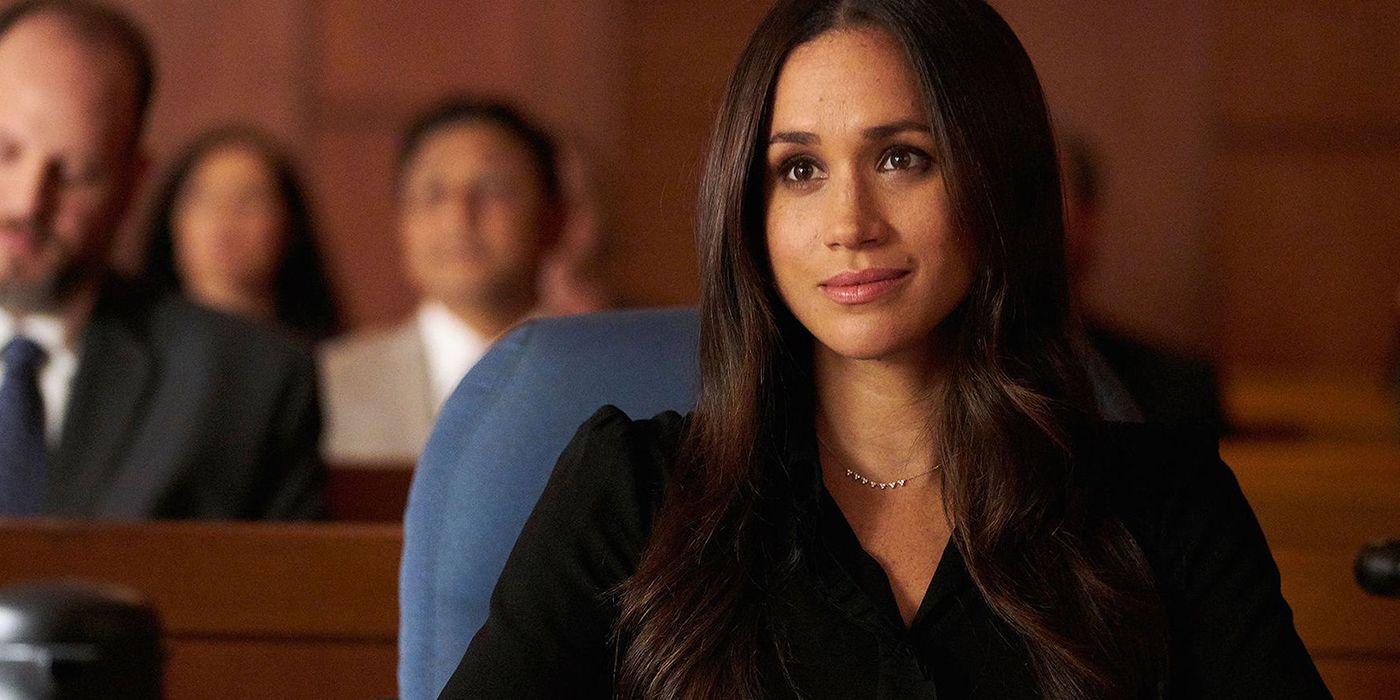 Rachel Zane (Megan Markle) sitting in court and smiling in Suits