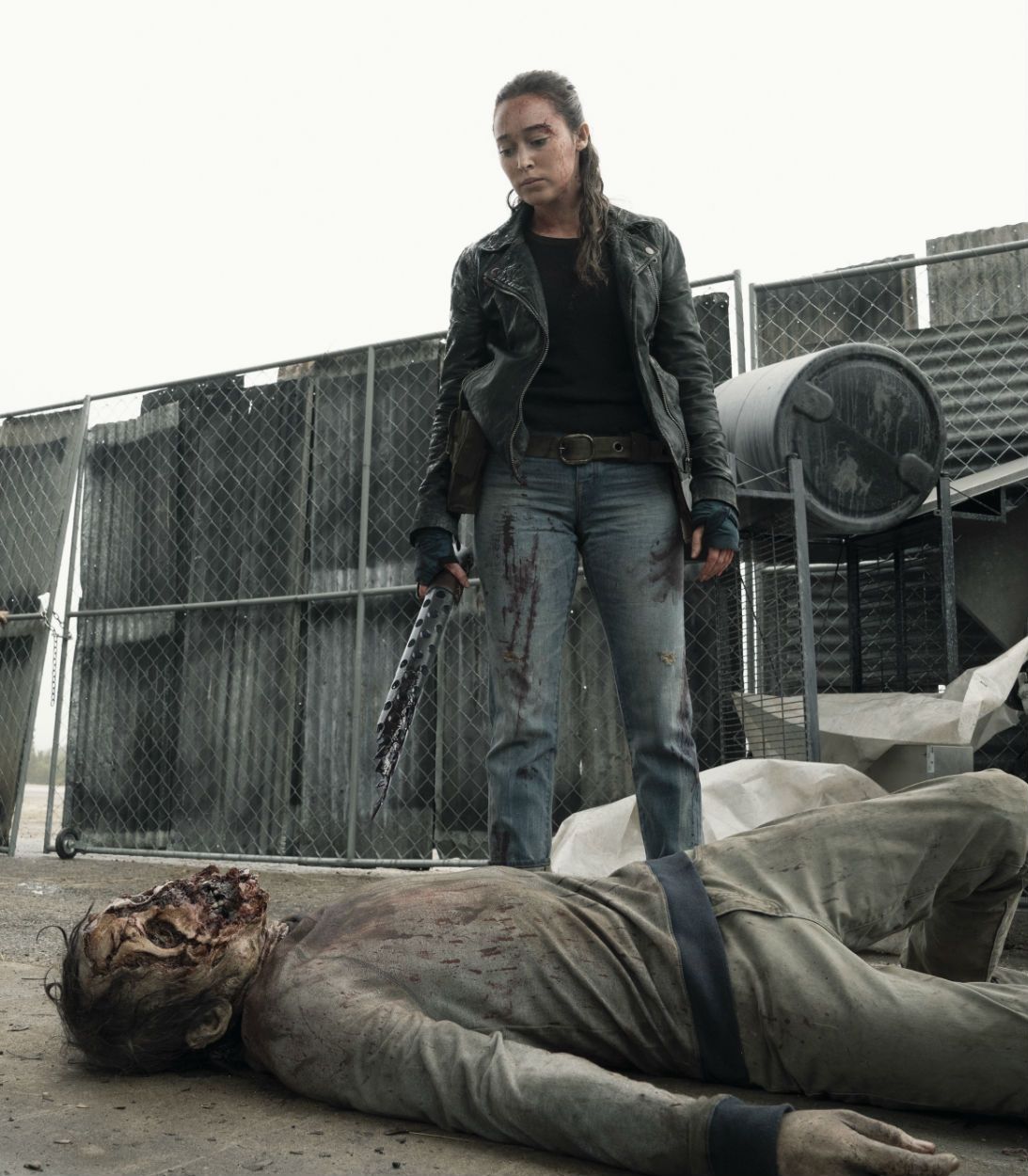 Alycia Debnam-Carey as Alicia Clark in Fear the Walking Dead Vertical