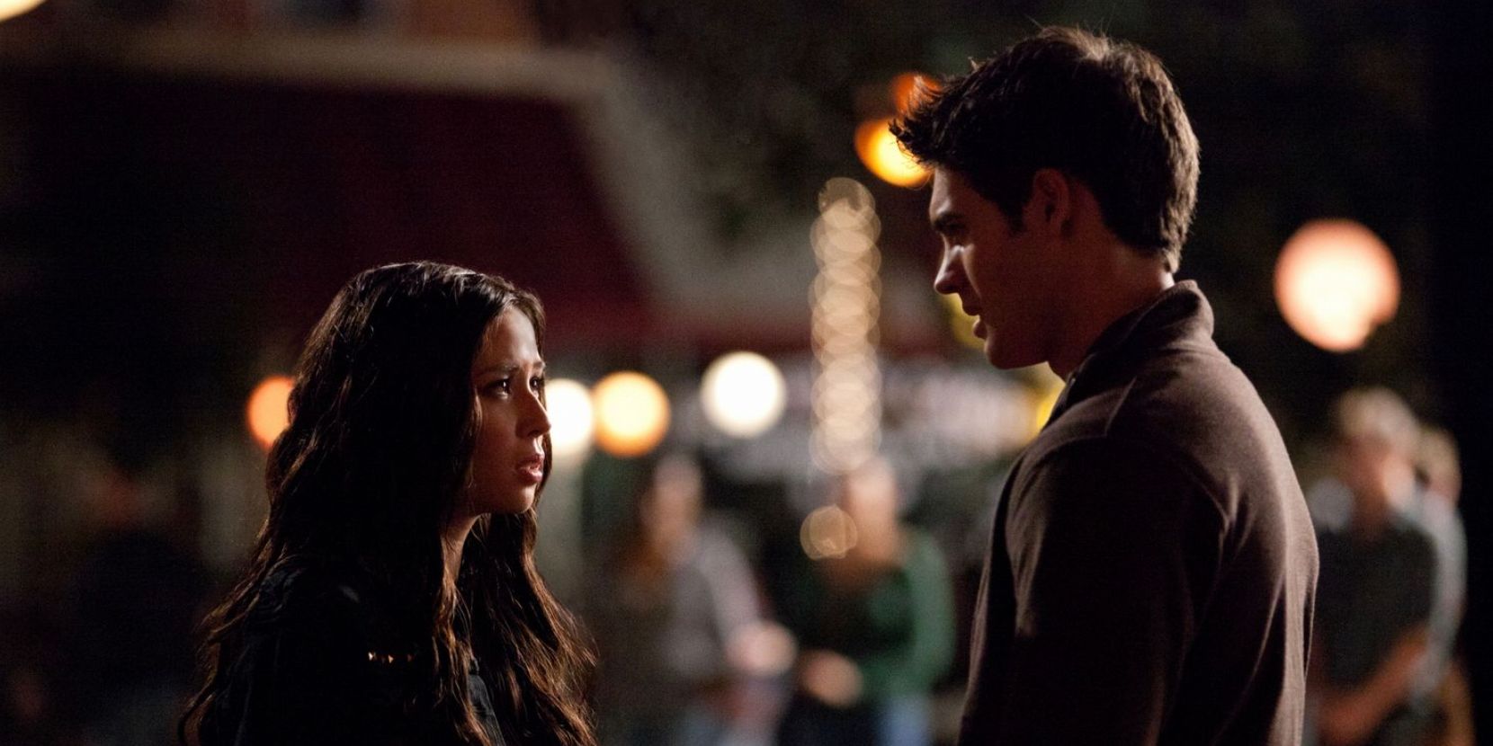 Anna and Jeremy talk outside in The Vampire Diaries