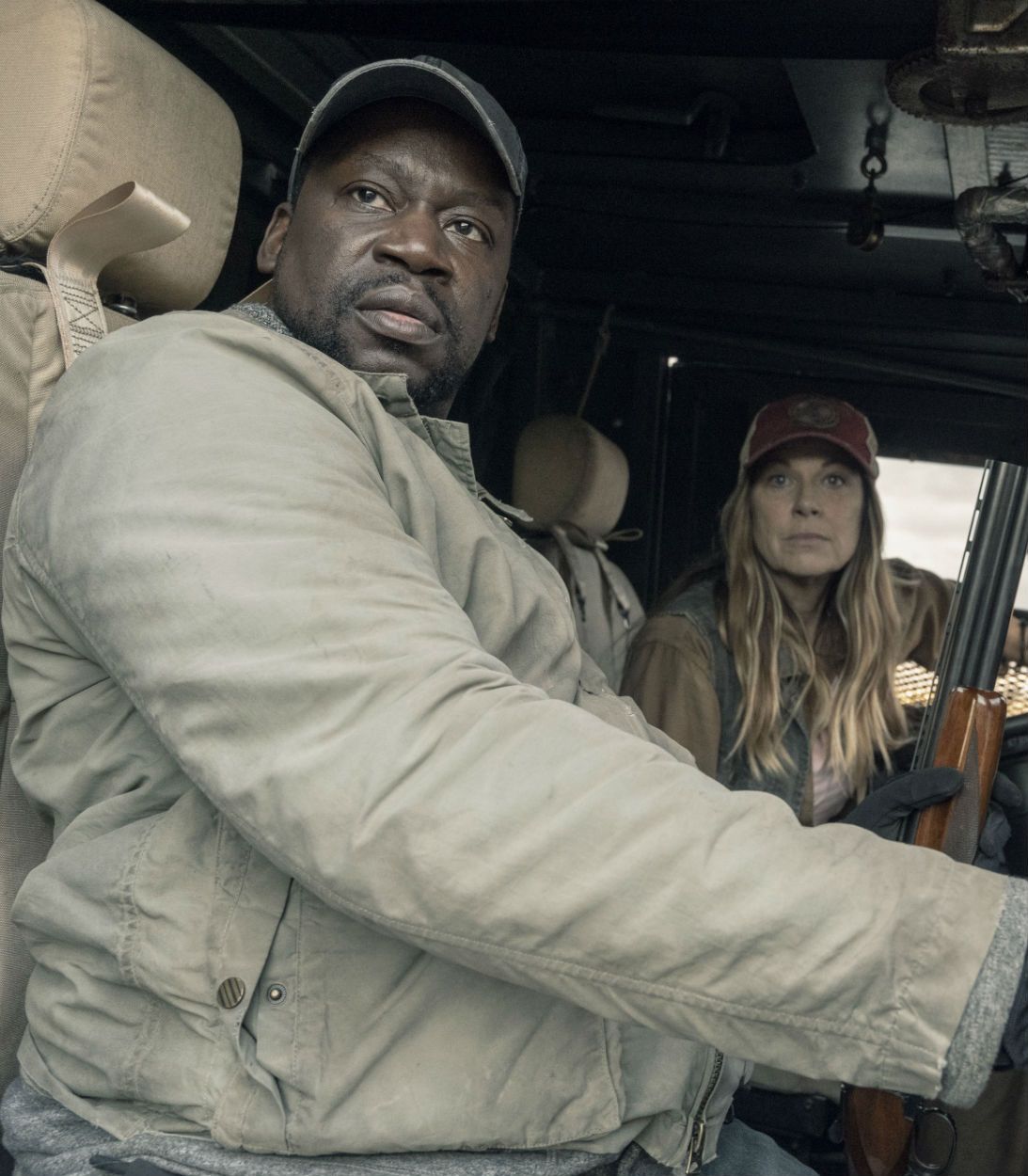 Daryl Mitchell as Wendell and Mo Collins as Sarah in Fear the Walking Dead Vertical