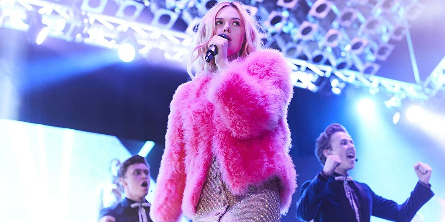 Elle Fanning sings in Teen Spirit