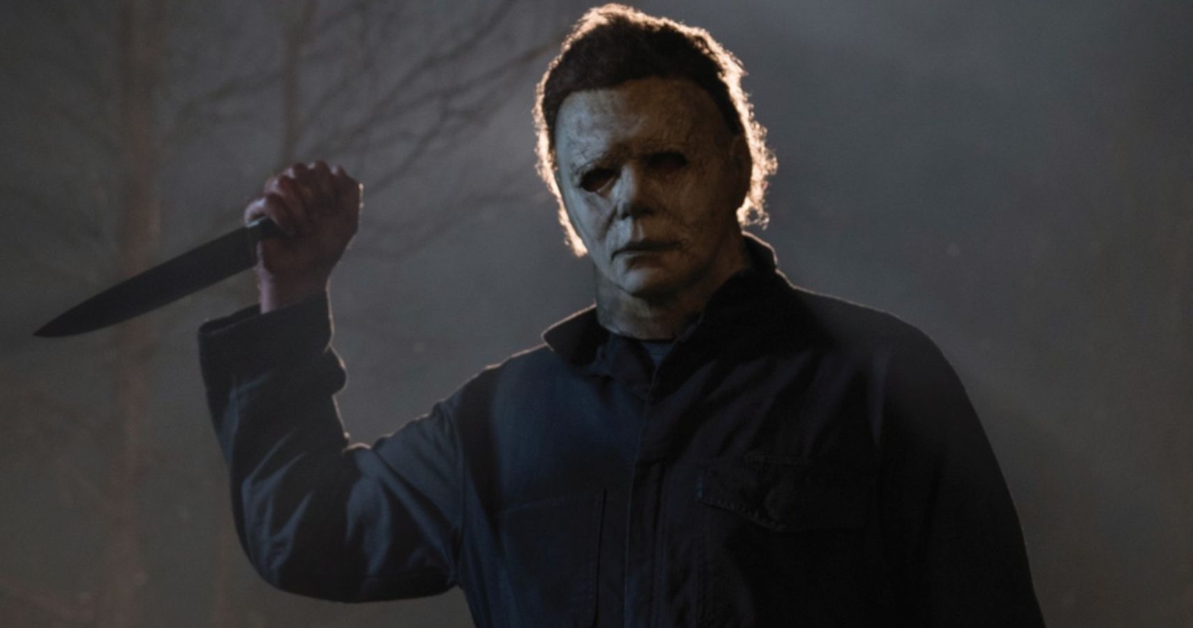 Michael Myers holding up his knife in Halloween 2018