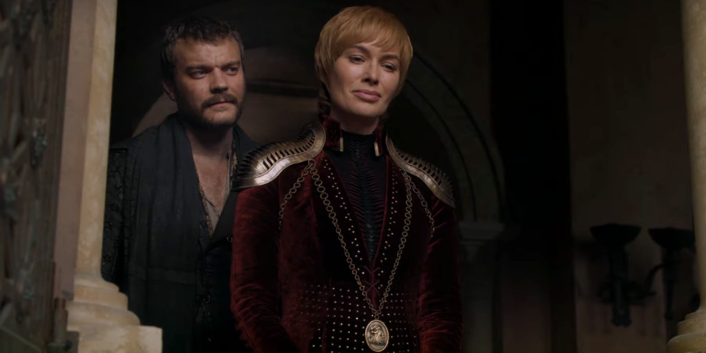 Euron Greyjoy approaches Cersei from behind in bedroom