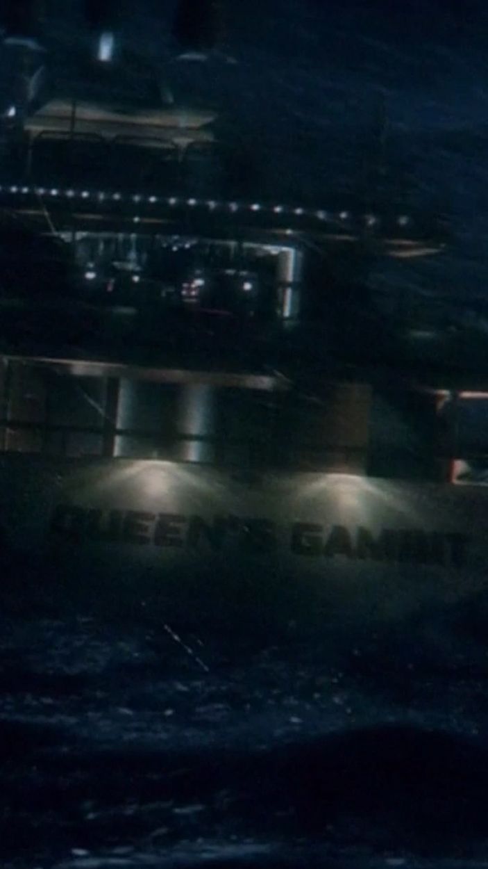 Queen's Gambit in Arrow Vertical