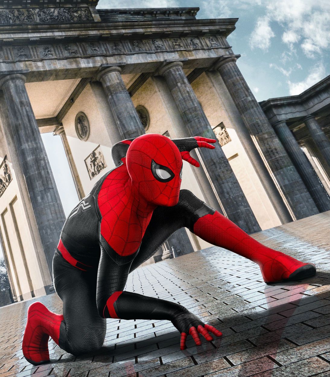 Spider-Man Far From Home Crouching Pose Vertical