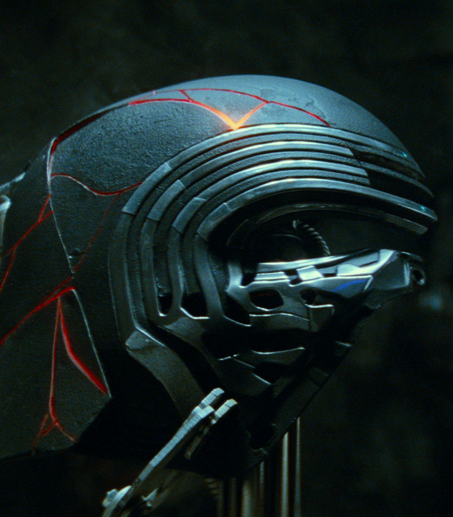 Star Wars The Rise of Skywalker Trailer - Kylo Ren Mask Vertical