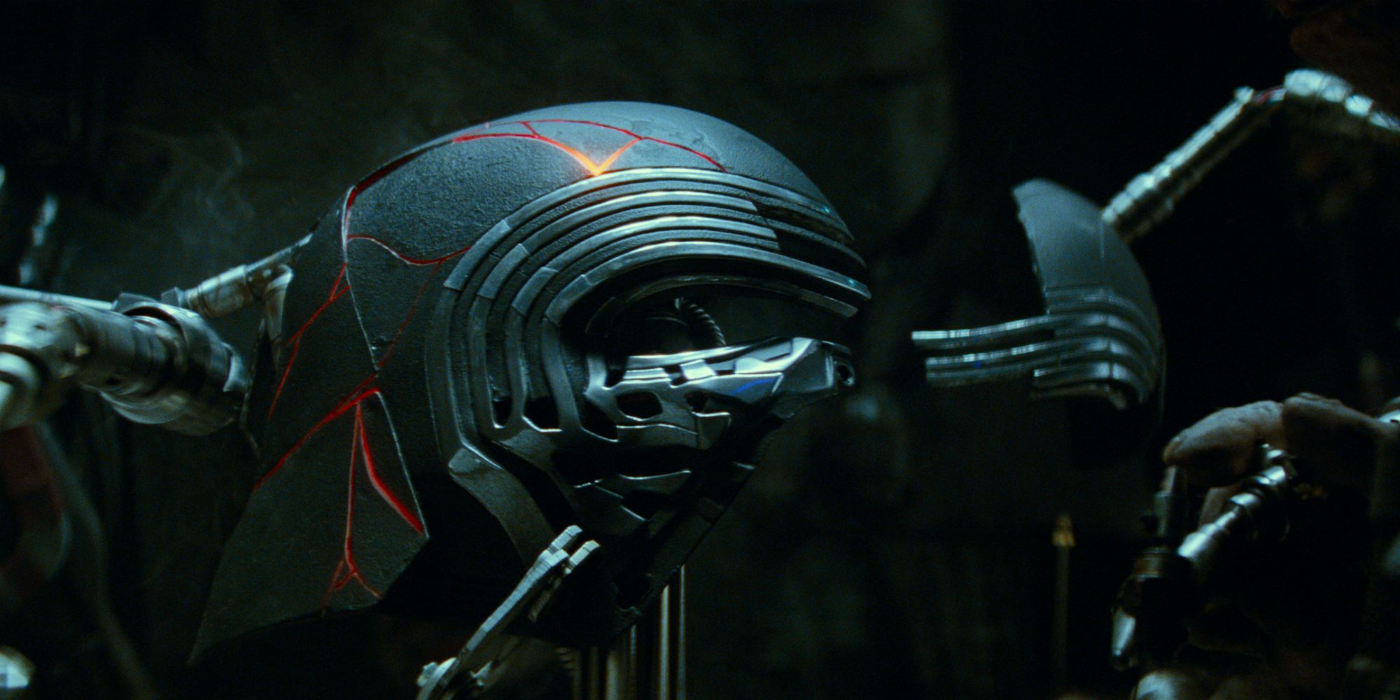 Star Wars The Rise of Skywalker Trailer - Kylo Ren Mask