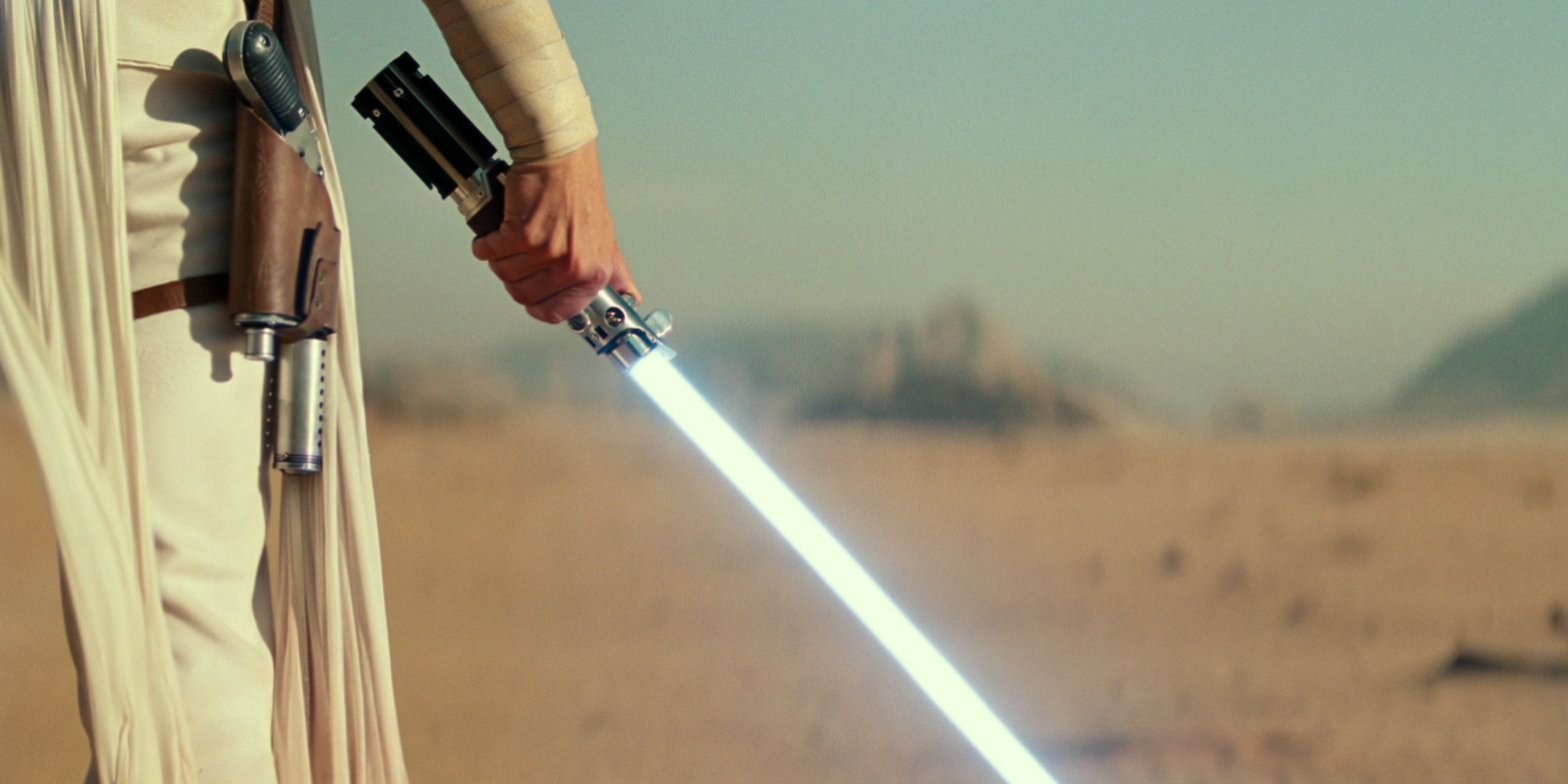 Star Wars The Rise of Skywalker Trailer - Lightsaber