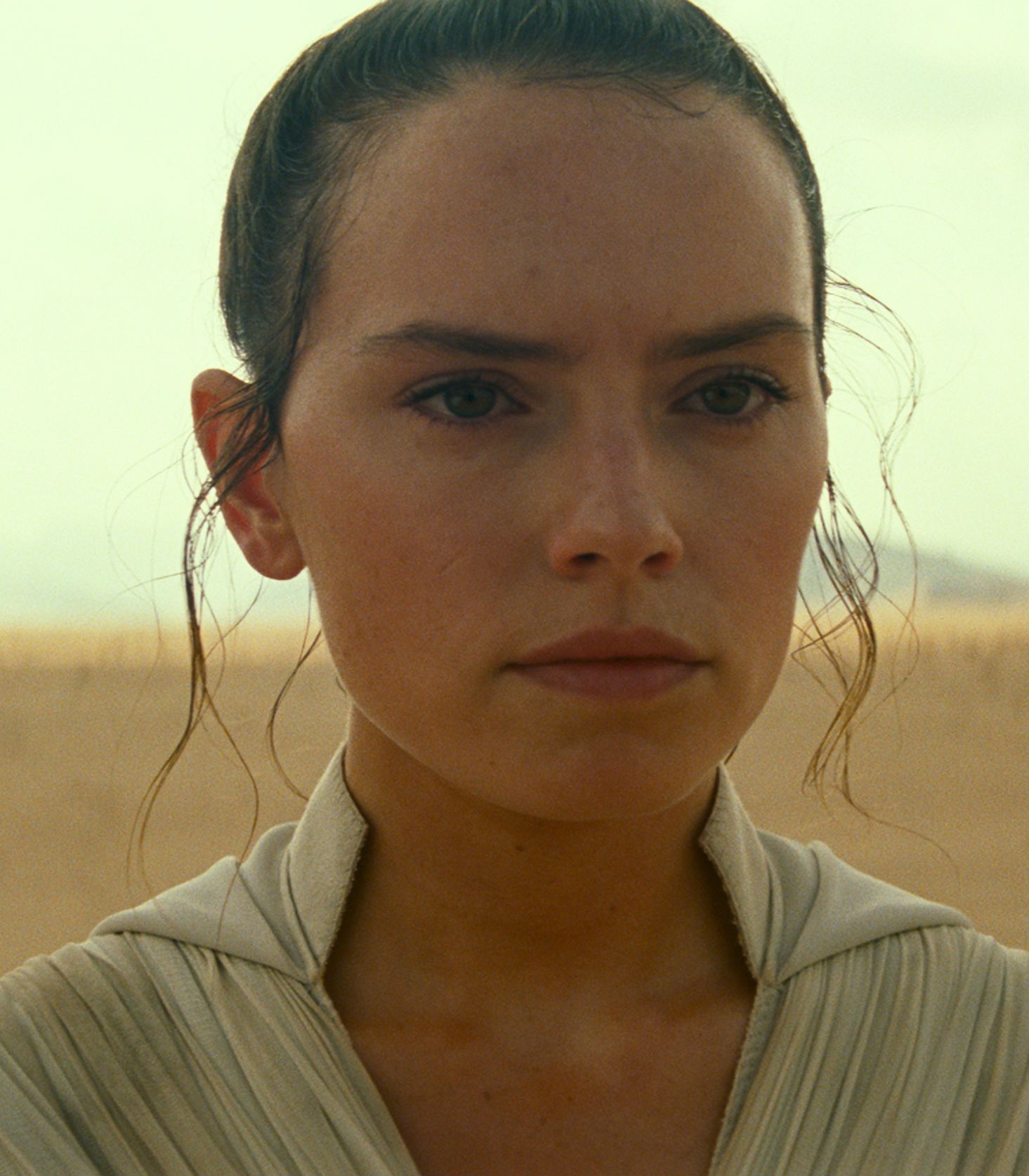 Star Wars The Rise of Skywalker Trailer - Rey on Desert Planet Vertical