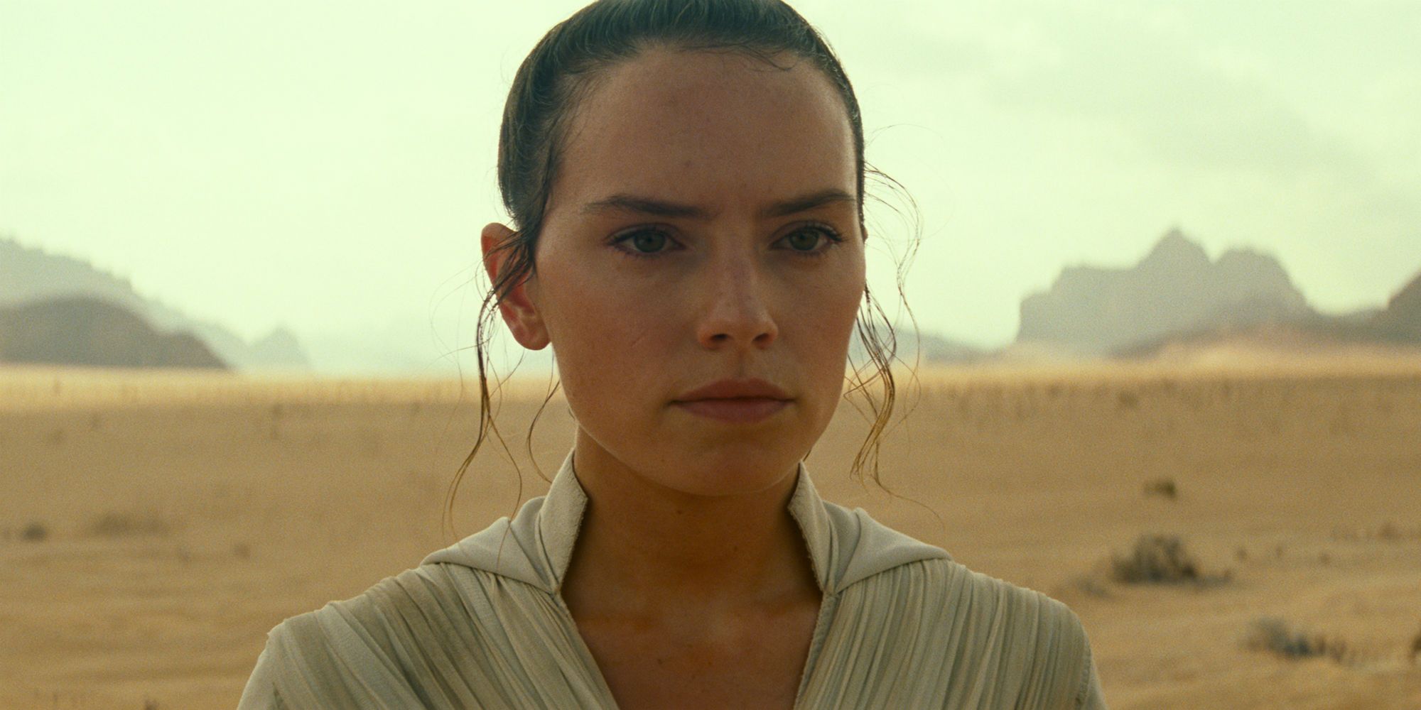 Star Wars The Rise of Skywalker Trailer - Rey on Desert Planet