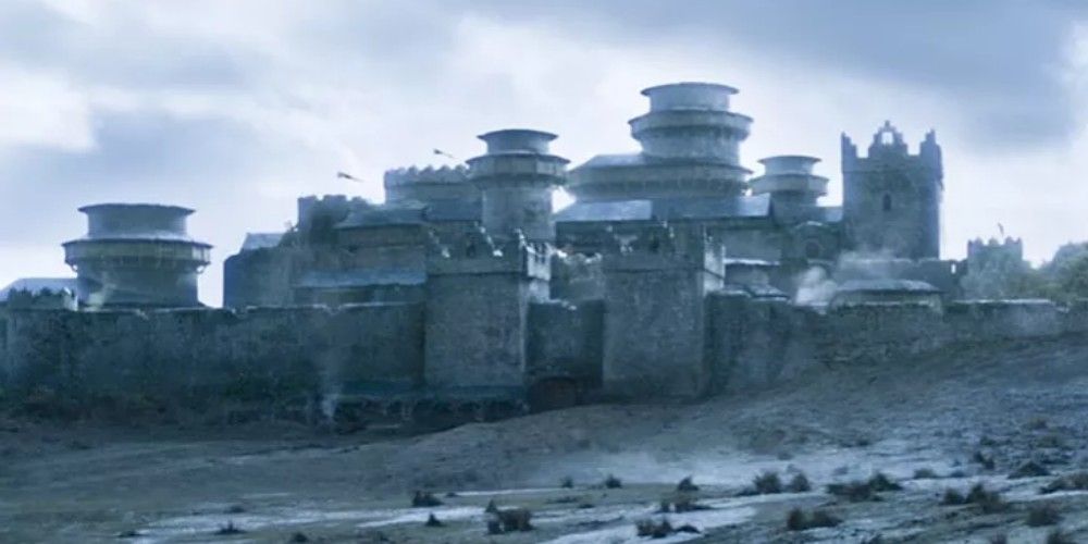 Uma grande tomada de Winterfell em Game of Thrones.