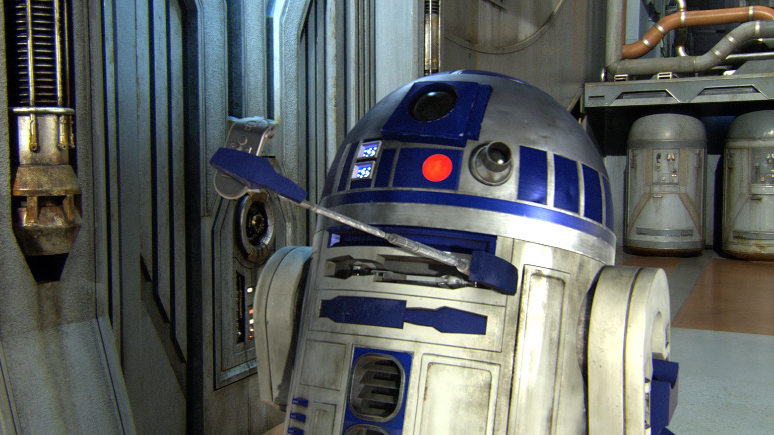 R2-D2 speaks with Obi-Wan and Anakin in Revenge of the Sith