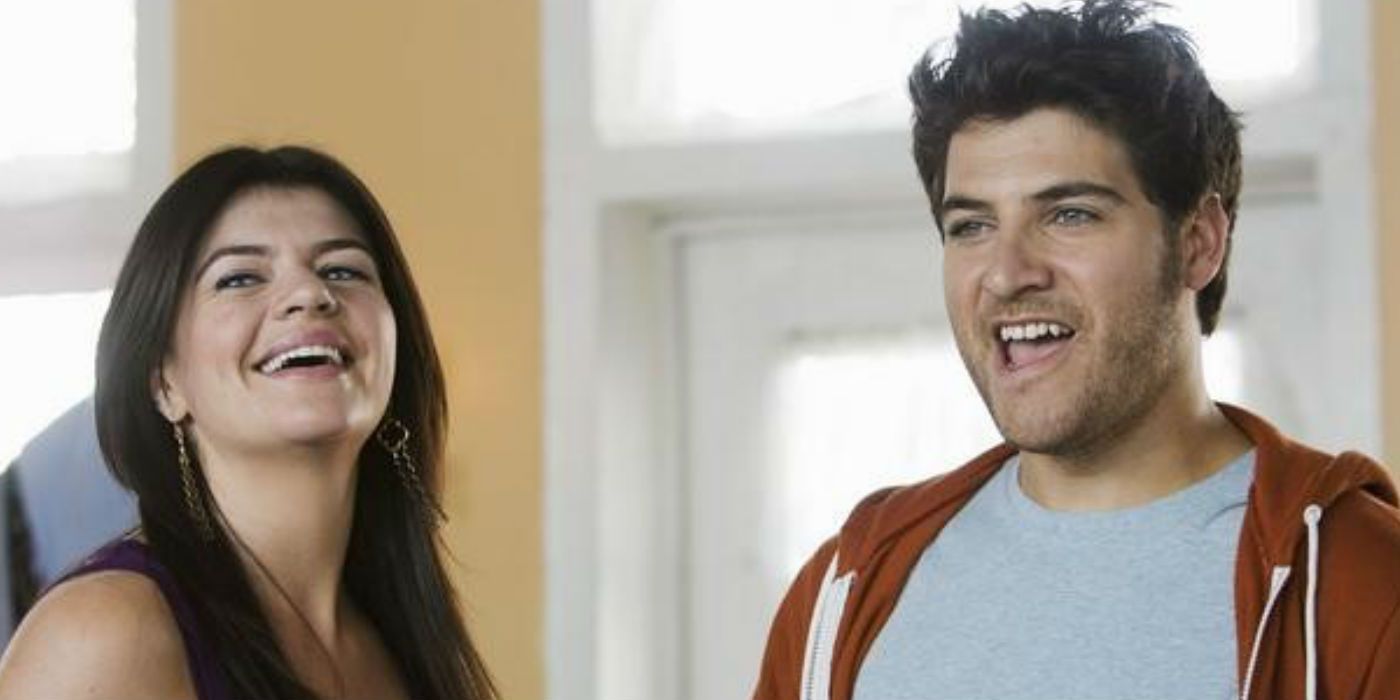 Penny and Max laughing in Happy Endings