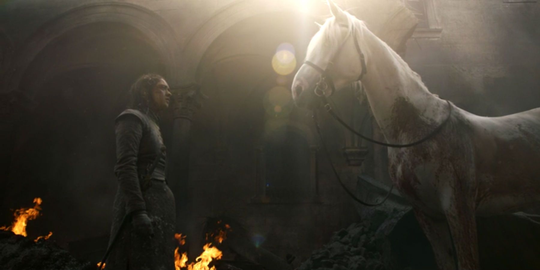 Arya Stark e o Cavalo Branco na oitava temporada de Game of Thrones