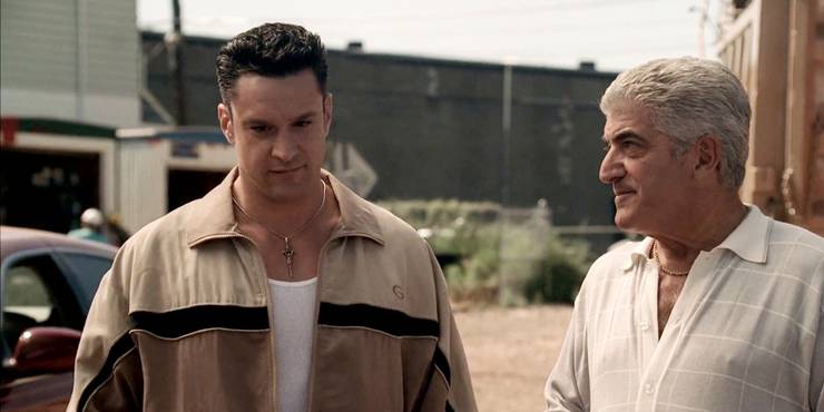 Billy a Phil Leotardo kráčí ulicí v Sopranos