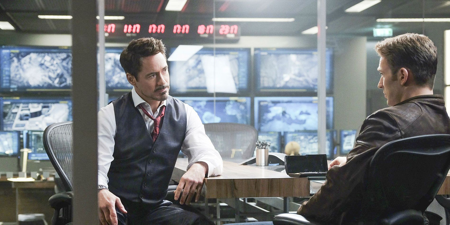  Tony Stark and Steve Rogers in Captain America Civil War