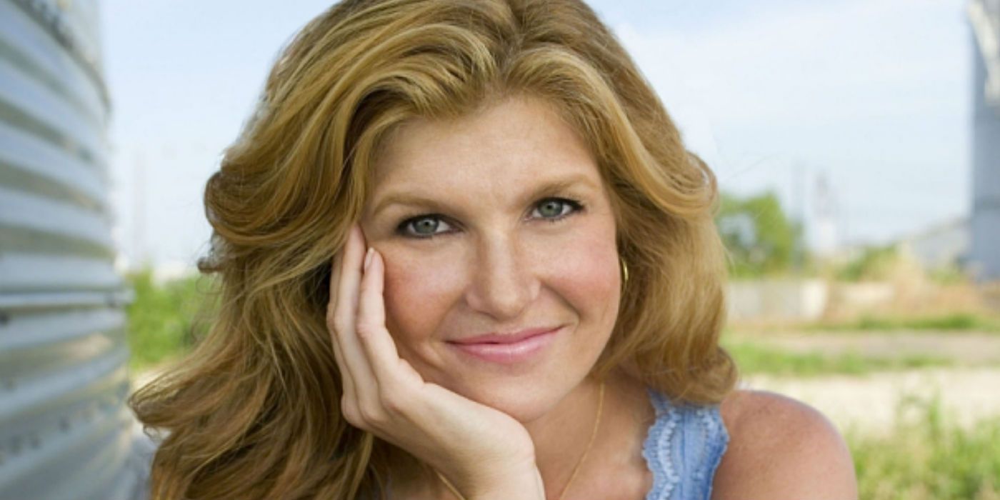Poromotional photo of Tami Taylor smiling in Friday Night Lights